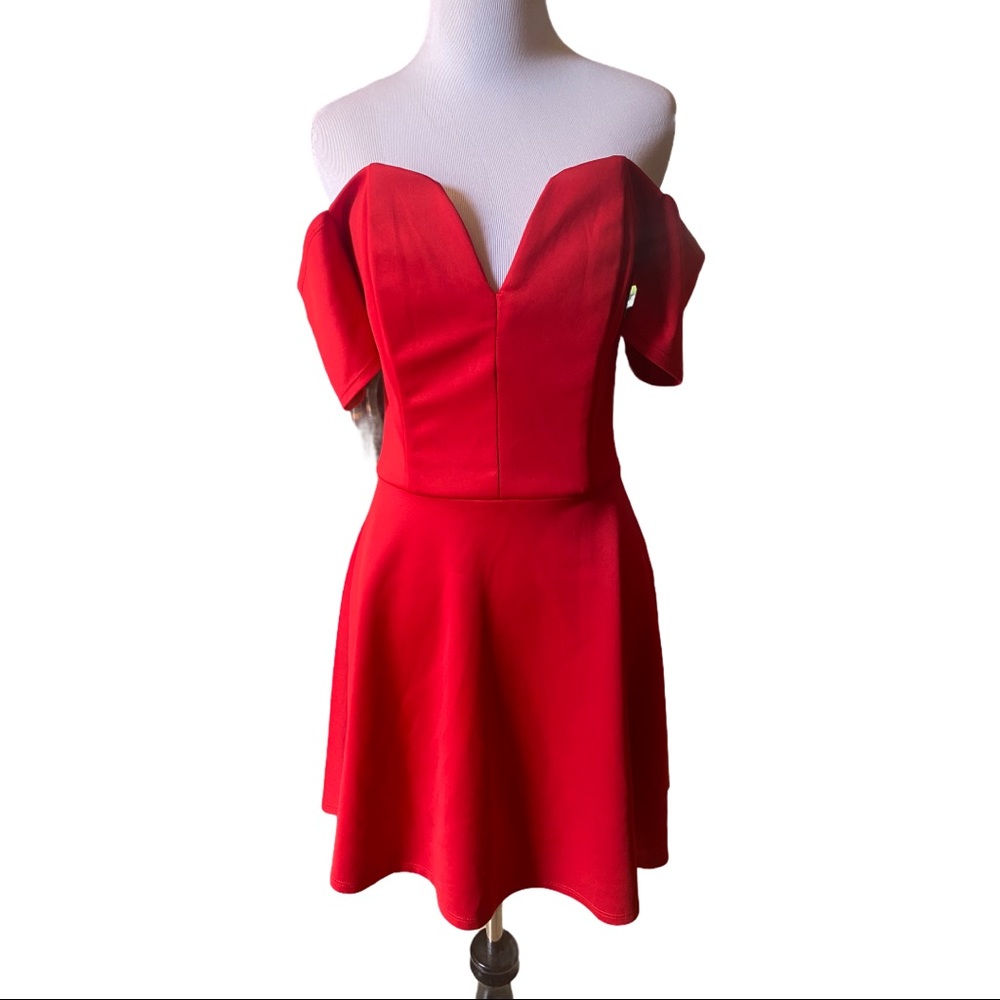 Off the shoulder sweetheart neckline dress!